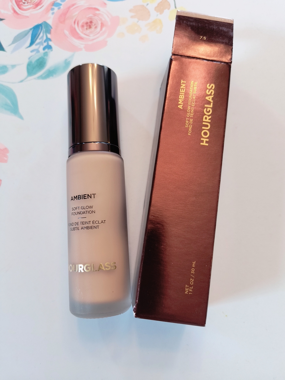 Hourglass Ambient Soft Glow Foundation In 7.5 Light -Medium Neutral